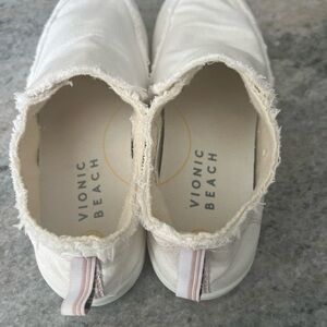 Vionic White Canvas Frayed Slip-On Sneakers with Pink Heel Tab
